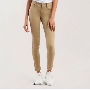 Beige Levi's 710